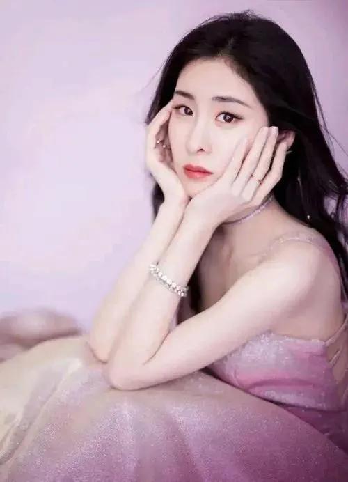 張碧晨好美，沒有婚禮的她，突然有娃了，覺得她太不值了