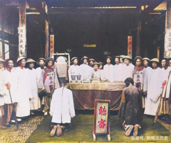 百年前生活是何模樣？縣令判案威風凜凜，百姓和京官過春節不相同