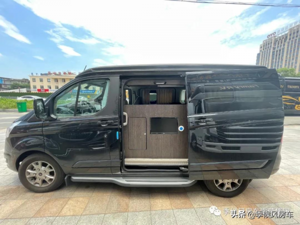 江鈴福特途睿歐升頂房車,不足5米卻能4人睡臥,還可進地庫 江鈴福特途睿歐升頂房車,不足5米卻能4人睡臥,還可進地庫