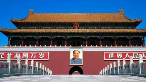 天安門除了毛主席的畫像，也掛過袁世凱、蔣介石、斯大林等人的