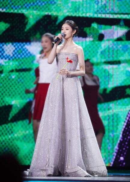 小花們真大膽！演技平平卻妄想拿影后，五官亂飛也敢當導師？