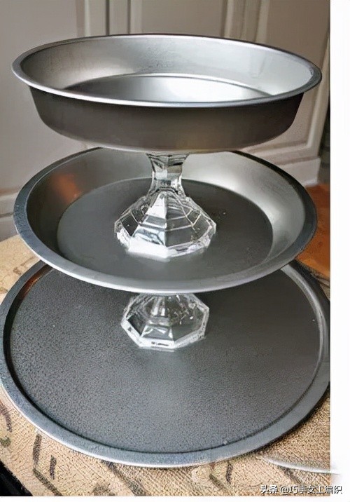 把廢舊的盤子碟子用這個方法摞起來，沒想到收納太強大了