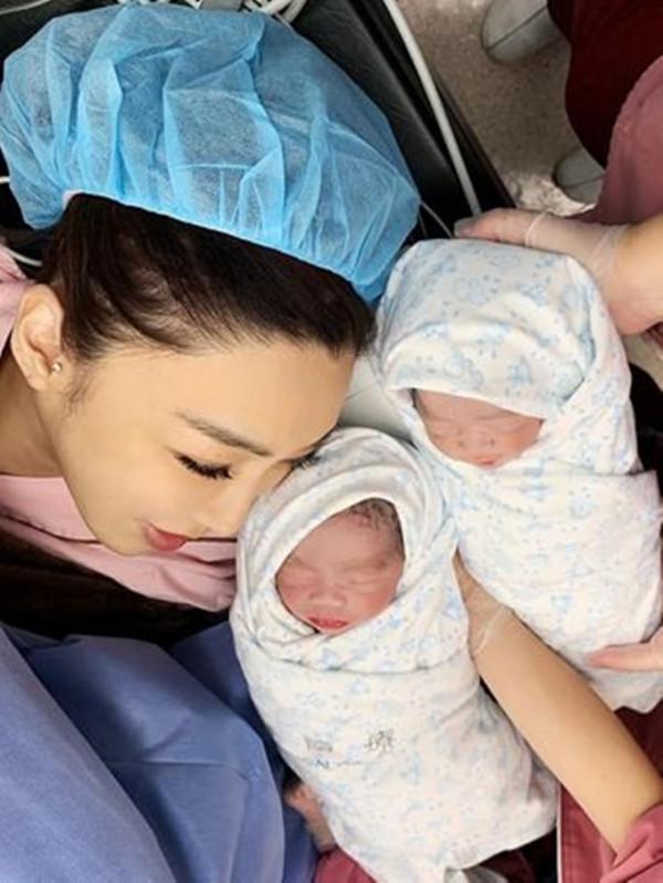 37歲女星李宓宣佈剖腹產雙胞胎!稱傷口縫合期間,已急切想生二胎 37歲女星李宓宣佈剖腹產雙胞胎!稱傷口縫合期間,已急切想生二胎