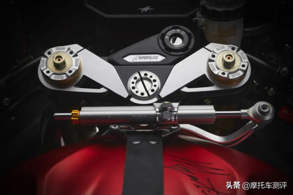 兩輪設計界的天花板！MV AGUSTA Superveloce Ago特別版