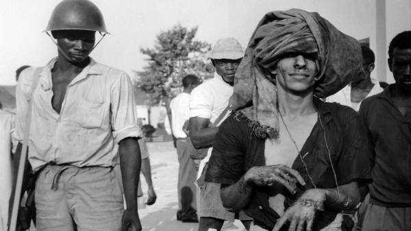 流亡英國57年,這位諾貝爾文學獎得主的祖國,如今還在鬧“獨立” 流亡英國57年,這位諾貝爾文學獎得主的祖國,如今還在鬧“獨立”