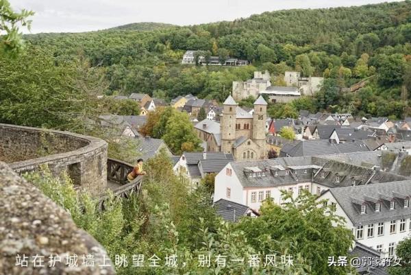 新冠疫情期間,自駕游來到德國艾弗爾山區,一箇中世紀古鎮 新冠疫情期間,自駕游來到德國艾弗爾山區,一箇中世紀古鎮