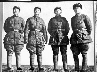 村莊兩番罹難,魚子山堡壘屹立敵後 黨員百倍增速,紅崖洞曙光照耀冀東 村莊兩番罹難,魚子山堡壘屹立敵後 黨員百倍增速,紅崖洞曙光照耀冀東