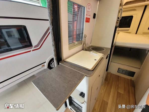 最近挺火的奇瑞房車，外觀個性適合時髦小情侶，2米大床同類罕見