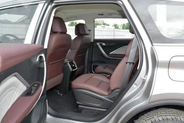 嘉際PHEV：外觀運動，配置豐富，適合年輕人