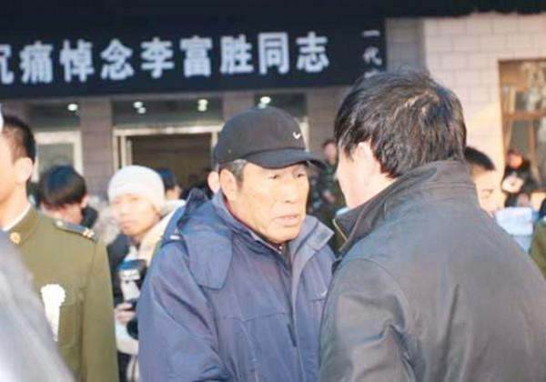 07年足壇鐵門李富勝葬禮：千人悼念，蔡明到場，曾力保王治郅軍籍