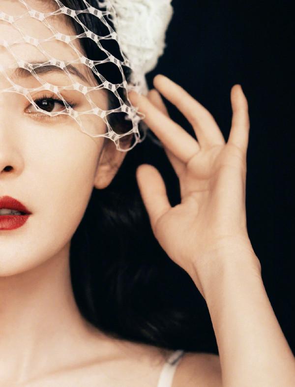 大冪冪的晚宴:高貴冷豔女王給宋茜比兔子大耳朵,這張合照會火 大冪冪的晚宴:高貴冷豔女王給宋茜比兔子大耳朵,這張合照會火