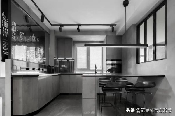我就想把家設計成純黑色怎麼了？設計師：沒問題，安排
