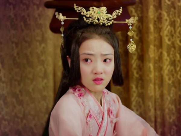 古人誠不欺我！十三四歲便“傾國傾城”，也不是假的