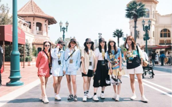 酷似雙胞胎合體！董璇佟麗婭曬合影過中秋：有愛的人就要在一起