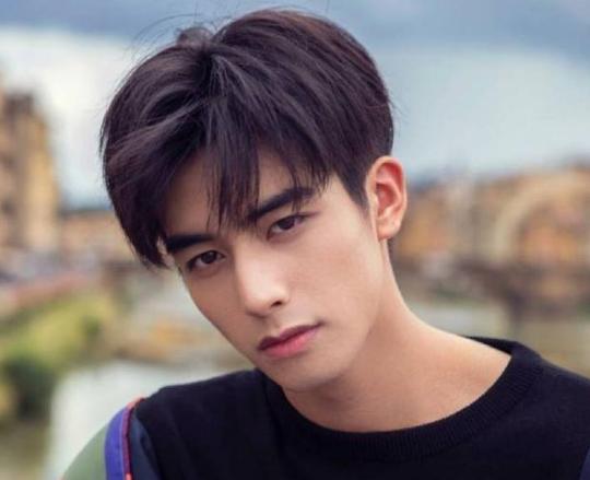 劉詩詩抽空拍了個短劇，配上野性十足的男主，我笑開了花