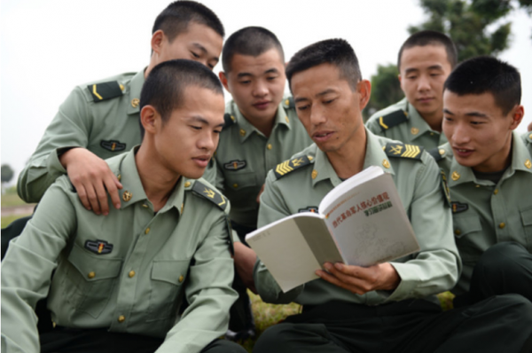 最牛的兵!初中文化卻被稱為“全能兵王”,服役34年兩次被召回 最牛的兵!初中文化卻被稱為“全能兵王”,服役34年兩次被召回