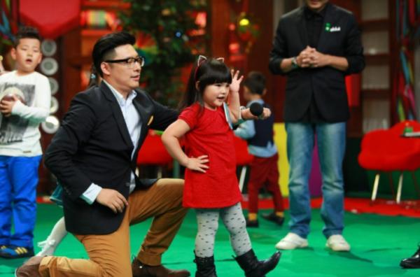 八年過去了,kimi蘑菇頭依舊,森碟盡顯女神範,石頭變化好大 八年過去了,kimi蘑菇頭依舊,森碟盡顯女神範,石頭變化好大