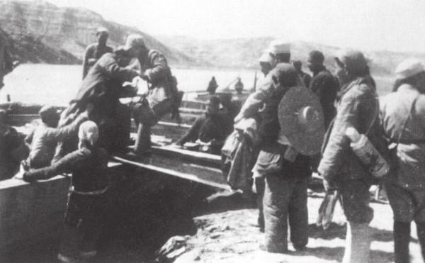 楊成武向毛主席彙報,臨走差點流淚?毛主席省出6個青稞饅頭給楊 楊成武向毛主席彙報,臨走差點流淚?毛主席省出6個青稞饅頭給楊