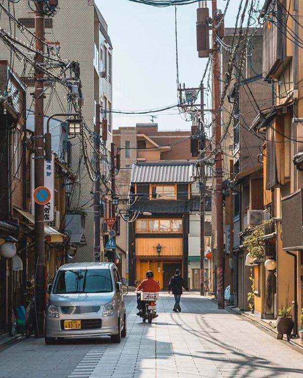 49歲日本女士,居住在面積7坪的三層小樓,獨居生活過得又美又颯 49歲日本女士,居住在面積7坪的三層小樓,獨居生活過得又美又颯