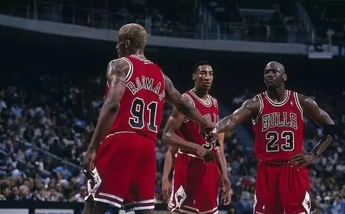 NBA紀實連載26：喬丹在公牛的第五冠，看似波瀾不驚實則堪比登天