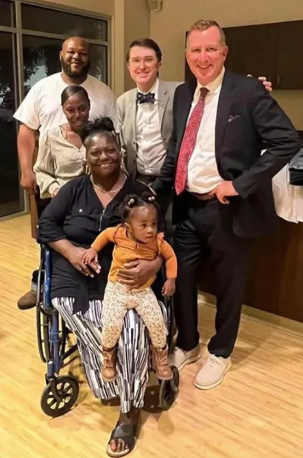 女子逛個沃爾瑪回來竟被截肢 怒告上法院 獲賠1000萬刀