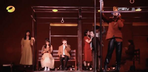 芒果年貨節：twins胖成姨，鞠婧禕半永久妝發，蔡徐坤霸氣開演