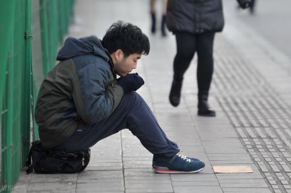 人到中年好高騖遠，吃一塹長一智，如今腳踏實地一步一個腳印