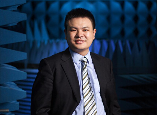 中國小夥研製出“隱身衣”,遭美國重重阻攔,大使館助其回國造夢 中國小夥研製出“隱身衣”,遭美國重重阻攔,大使館助其回國造夢