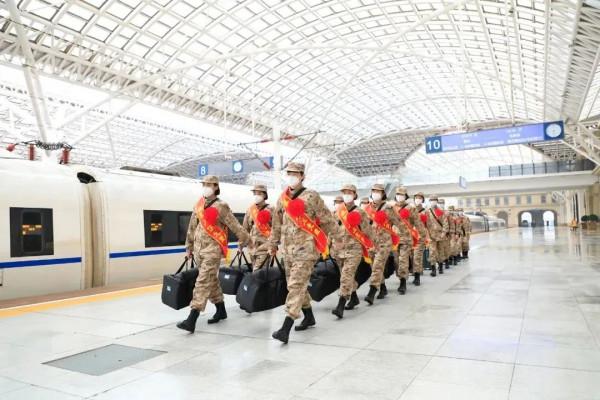 帥炸！全國首次！女兵授劍儀式來了