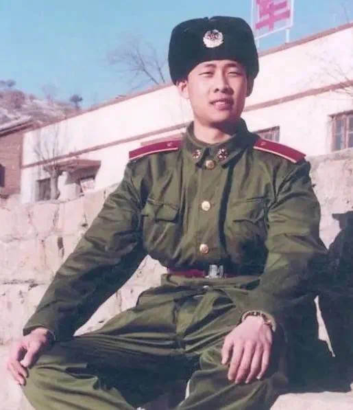 同樣是演軍人，肖戰張譯氣場強，黃景瑜像小混混，差別在於體態？