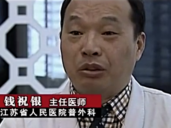 男子體檢B超照不到內臟，醫生仔細檢查發現不妙，馬上勸男子轉院