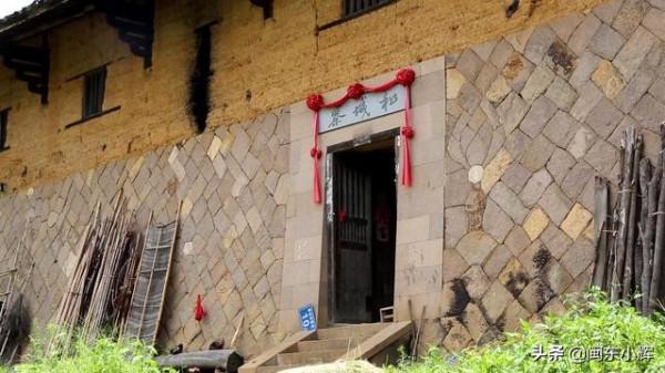 福建鄉村發現一豪宅，建造者是一位13歲的男孩，連悍匪都攻打不下