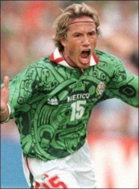 “青蛙王子”與“花蝴蝶”:中北美霸主墨西哥足球歷史最佳11人 “青蛙王子”與“花蝴蝶”:中北美霸主墨西哥足球歷史最佳11人