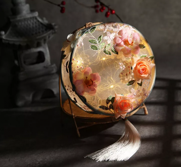 如果可以，你願意在中秋節穿漢服賞月嗎？