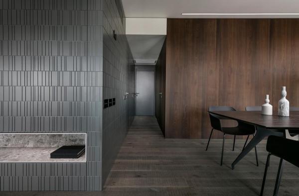 99㎡裝出大平層效果，12㎡的大陽臺只裝護欄不封窗，這才是真享受