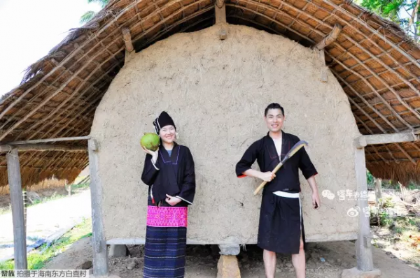 走了80個地方，拍了56個民族的結婚照：“90後”小夫妻辭職搭車去結婚