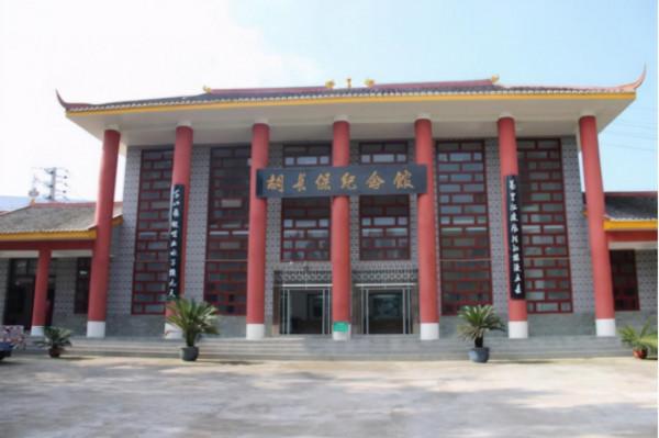 長征中,警衛員為救毛澤東而犧牲,主席為他蓋被,將辣椒粉灑墓上 長征中,警衛員為救毛澤東而犧牲,主席為他蓋被,將辣椒粉灑墓上