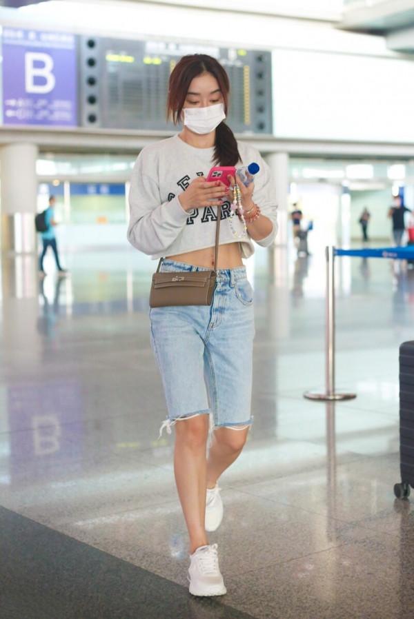 經典的五分褲，如何穿更時髦？瞧瞧袁姍姍的示範