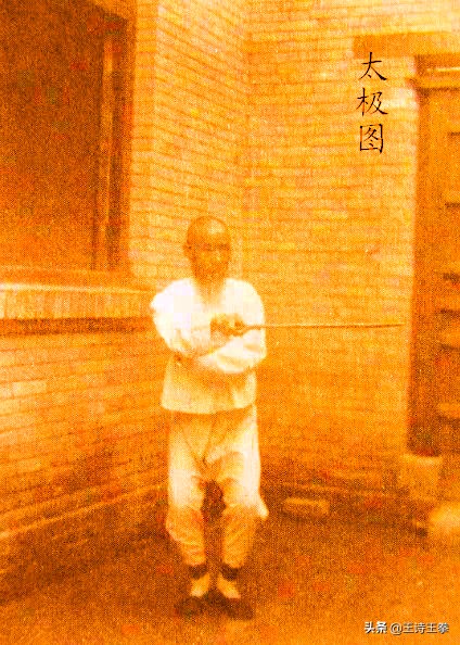 看看孫祿堂是怎樣練八卦劍的，塗彩版孫祿堂劍照圖欣賞