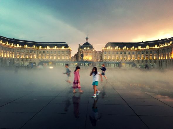 小 I 到處走 - 波爾多的“水鏡廣場”