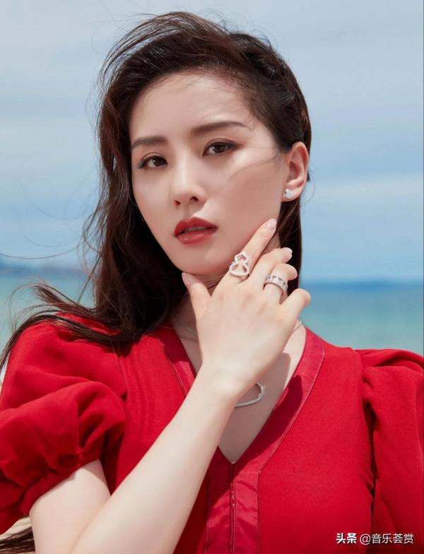 與紅色結緣的劉詩詩 與紅色結緣的劉詩詩