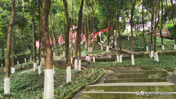 渝北大龍山有一座千年古寺，傳說唐三藏去過