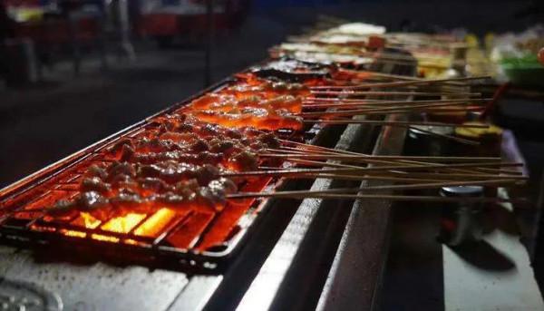 剛剛，我把月入2萬元的燒烤店關掉了：表面風光，辛酸自己知道