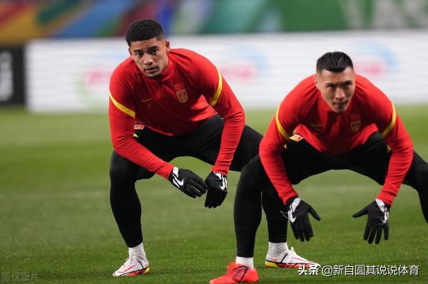 中國隊打日本隊註定不會是首發的球員名單，戴偉浚和韋世豪入選？