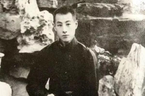 齊白石給主席送對聯,寫錯了一個字,張伯駒卻說:這字錯得正好 齊白石給主席送對聯,寫錯了一個字,張伯駒卻說:這字錯得正好