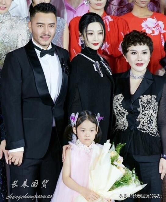 范冰冰復出現身時裝秀,穩居C位豔壓眾星 范冰冰復出現身時裝秀,穩居C位豔壓眾星