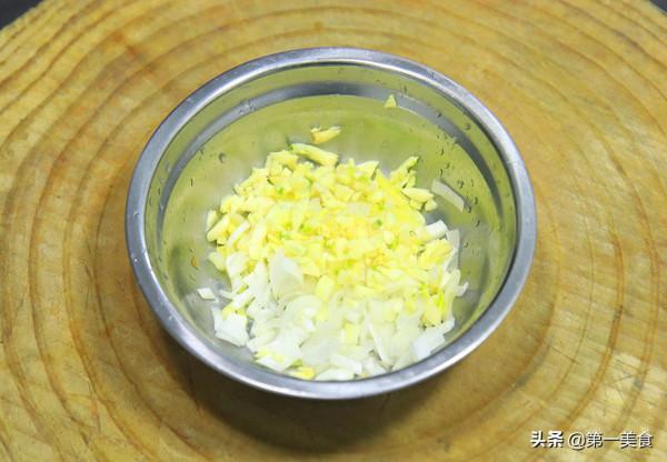 焦燒小黃魚,先炸再煨更入味,魚肉香酥味道鮮,連魚骨都能嚼著吃 焦燒小黃魚,先炸再煨更入味,魚肉香酥味道鮮,連魚骨都能嚼著吃