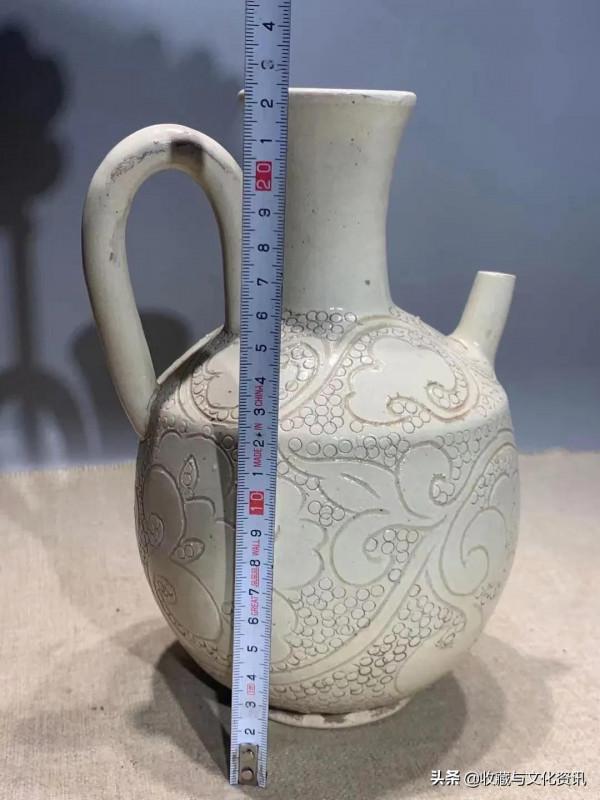 磁州窯白釉珍珠底刻花執壺鑑賞