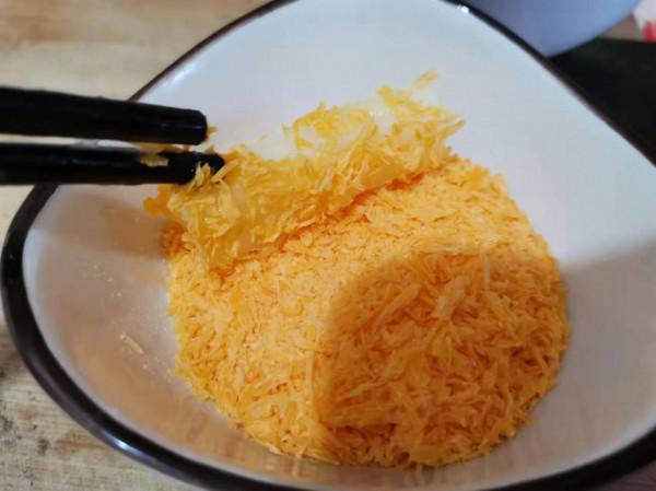 懶人甜品分享——脆皮炸鮮奶，外酥裡嫩，味道可與店裡的媲美