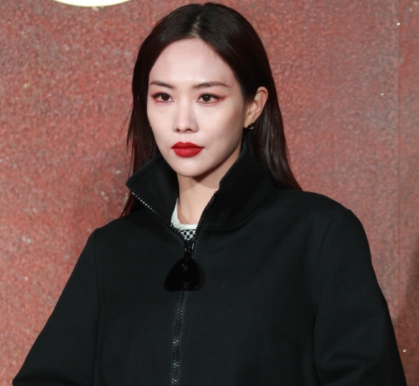 LV大秀紅毯來了!熱巴暴露髮際線,周冬雨瘦過頭,劉亦菲狀態絕佳 LV大秀紅毯來了!熱巴暴露髮際線,周冬雨瘦過頭,劉亦菲狀態絕佳